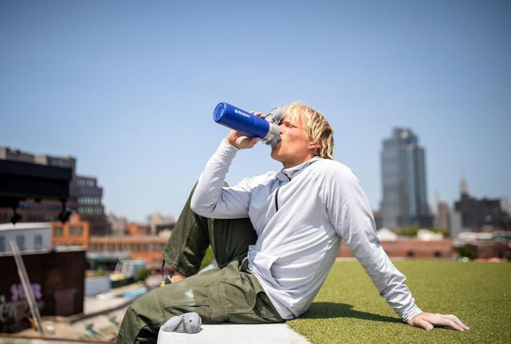 Stanley Quick Flip GO - Botella de agua de 24 onzas, tapa de botón a presión, a prueba de fugas y plegable para viajes y deportes, acero inoxidable aislado, sin BPA, negro 2.0