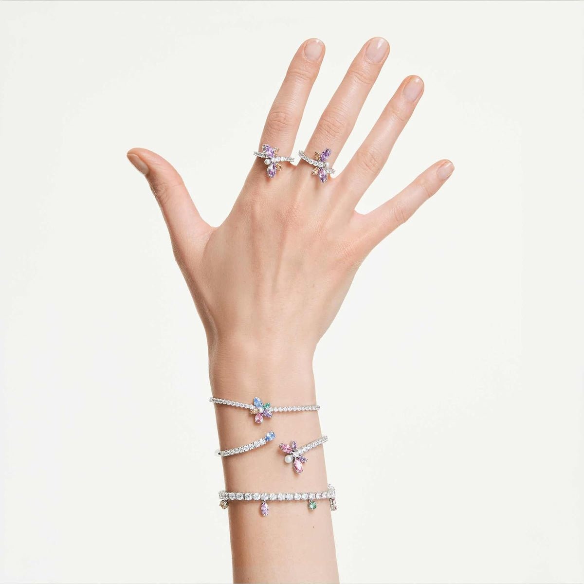 Swarovski x Ariana Grande - Pulsera oficial con motivo de libélula, cristales multicolores de corte mixto, acabado rodio, parte de la colección Ariana Libélula