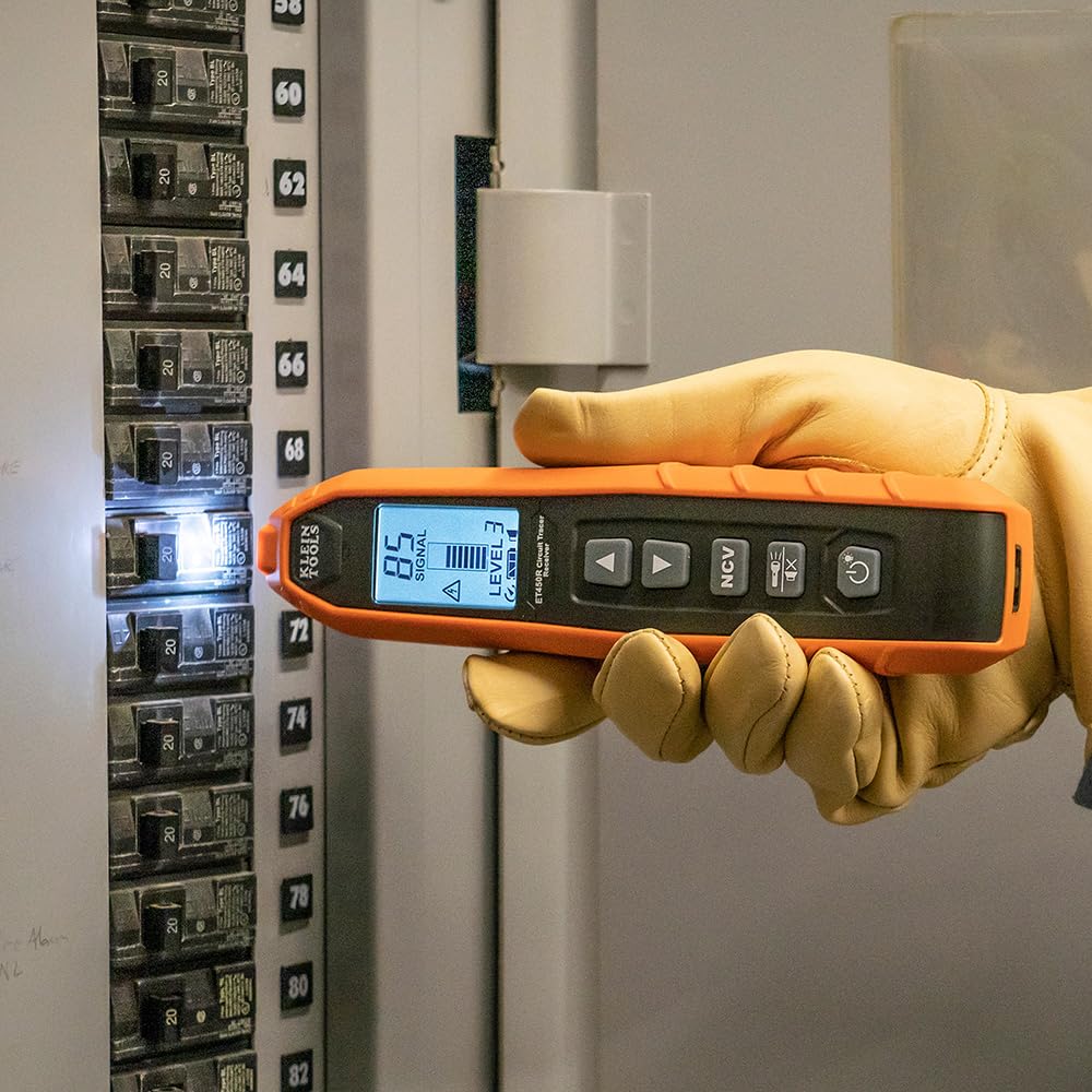 KLEIN TOOLS ET450 | Rastreador De Interruptores Y Cable | Con O Sin Energía | Localiza interruptores y sigue cables con o sin energía de forma práctica para agilizar trabajos eléctricos.