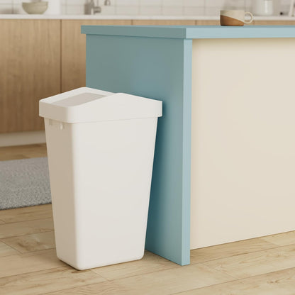 Rubbermaid – Contenedor para Residuos con Tapa Abatible que Ayuda a Contener los Olores, Bote de Perfil Delgado para Cocina, Lavandería y Despensa, Capacidad de hasta 46 L, Blanco 2170116