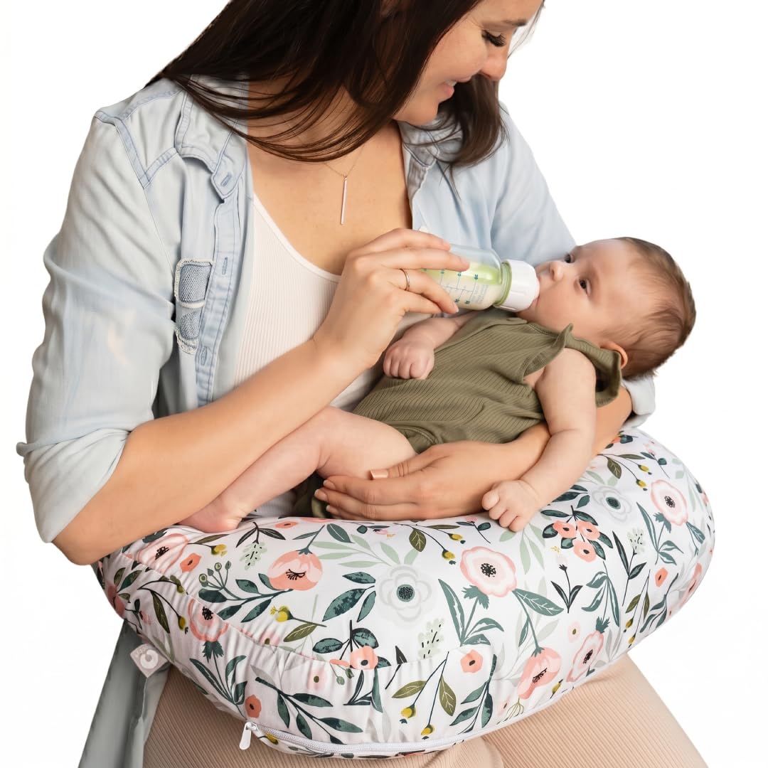 Boppy Almohada de Lactancia – Almohada ergonómica con biberón y Lactancia Materna con Alta y Firme, Gran área, cojín Repelente al Agua con Funda Lavable; Baby Safety Alliance Verified – Flores de
