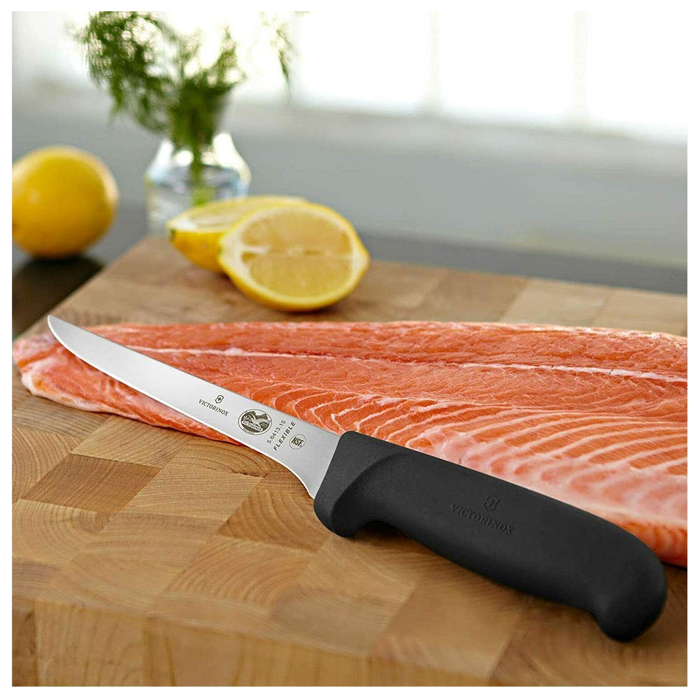 Victorinox - Cuchillo curvado de fijación de fibra Pro para deshuesar, 15.24 cm con hoja flexible, recto, flexible, Negro, 6" Boning, 1