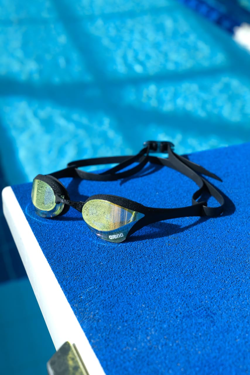 Arena Cobra Ultra Swipe Racing - anteojos de natación para Hombres y Mujeres, Lente Espejo, antivaho, protección UV, Cobre Amarillo/Negro