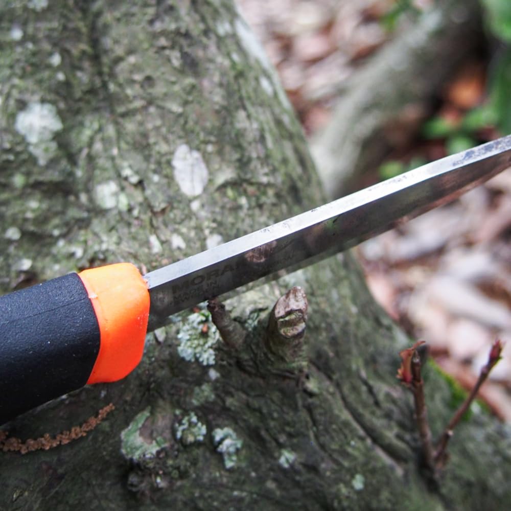 Morakniv Companion Cuchillo resistente con hoja de acero al carbono Sandvik, 0.125/4.1 pulgadas