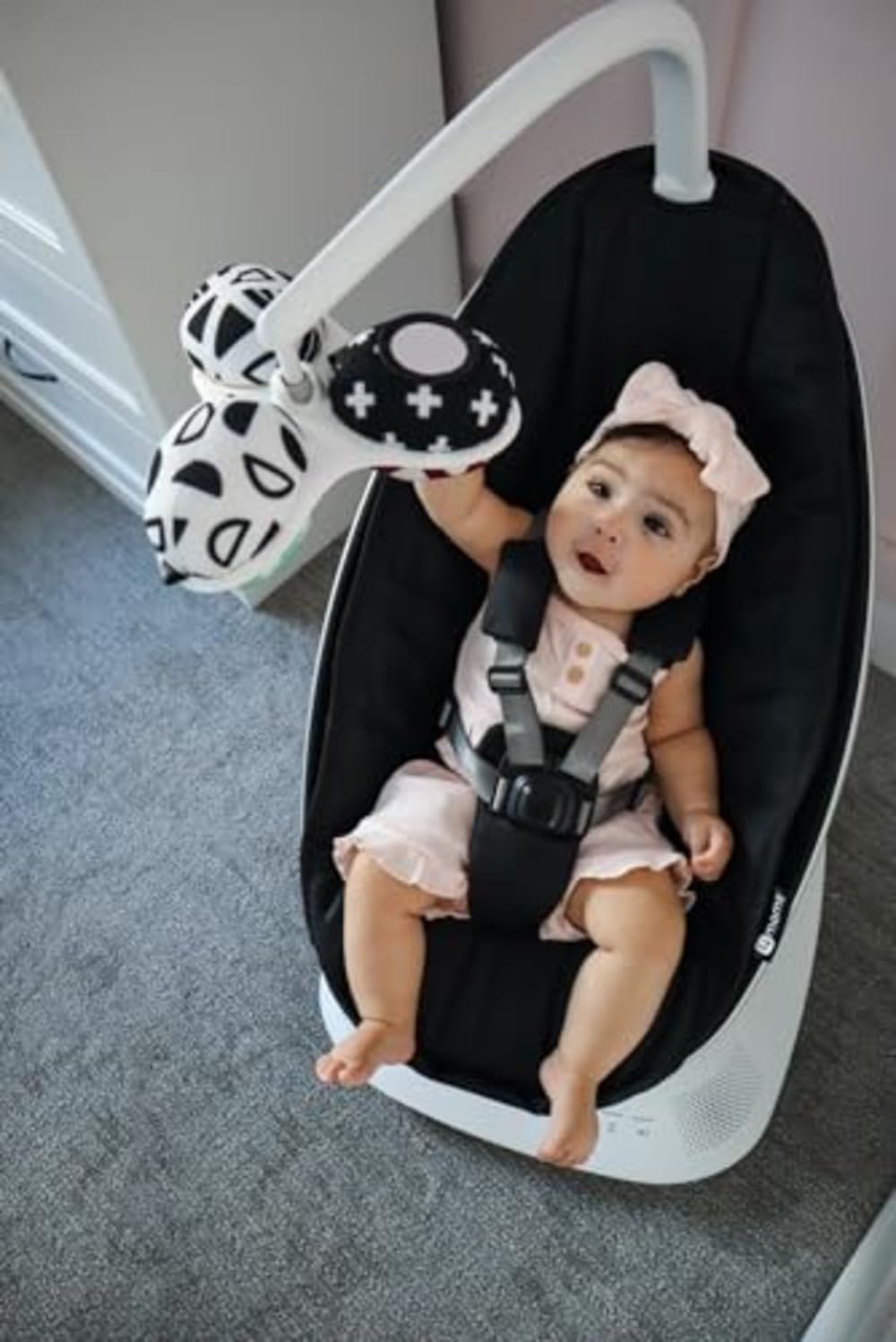 4moms MamaRoo - Columpio para bebé multimovimiento, Bluetooth habilitado con 5 movimientos únicos, color negro