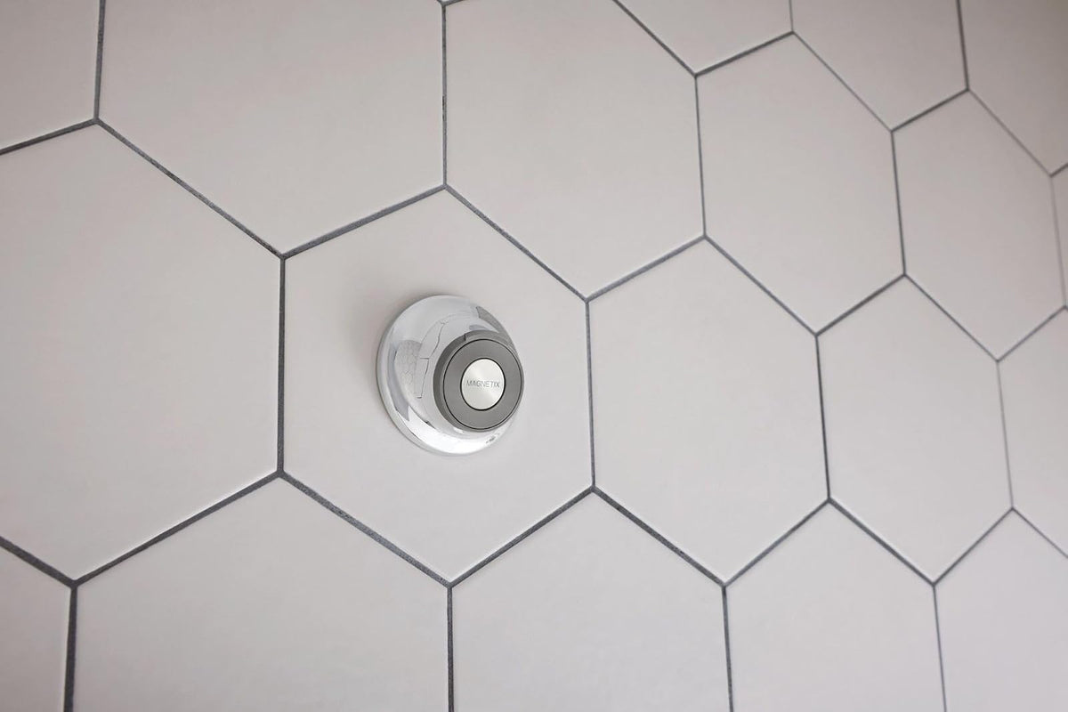 Moen 186117 - Base de mando a distancia extraíble con soporte de pared incluido o opciones adhesivas permanentes impermeables