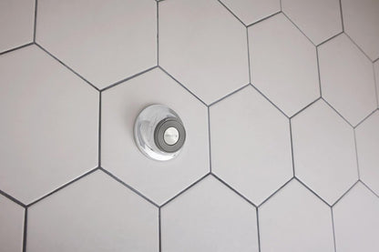 Moen 186117 - Base de mando a distancia extraíble con soporte de pared incluido o opciones adhesivas permanentes impermeables
