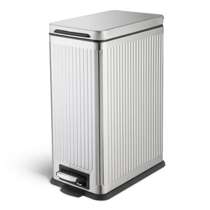 Home Zone Living - Papelera de cocina de 8 galones con tapa de cierre suave y pedal de escalón, acero inoxidable con diseño acanalado delgado para el hogar y la oficina, plata, 30 litros