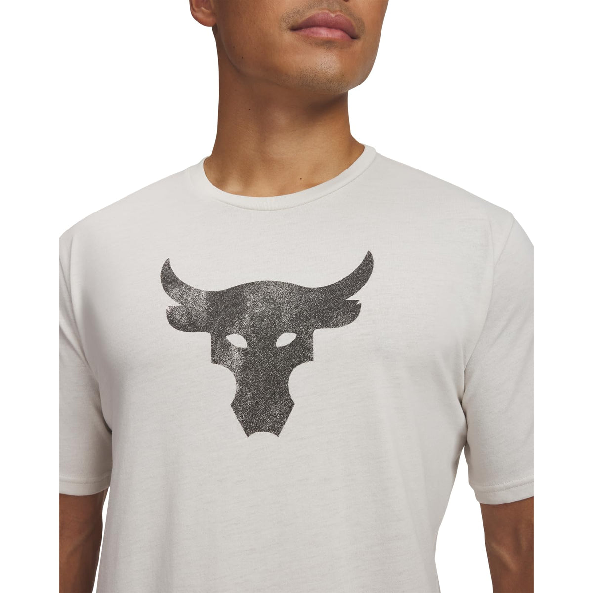 Under Armour Playera Manga Corta Deportiva Pjt RCK Brahma Bull para Hombre Talla EXG Color Blanco