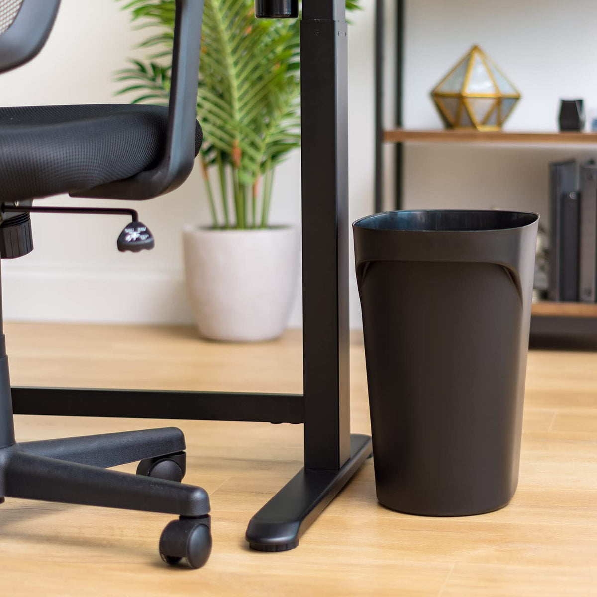 IRIS USA 22.7 L Papeleras de plástico, paquete de 3, Papelera de basura para el hogar, oficina, dormitorio, baño, negro