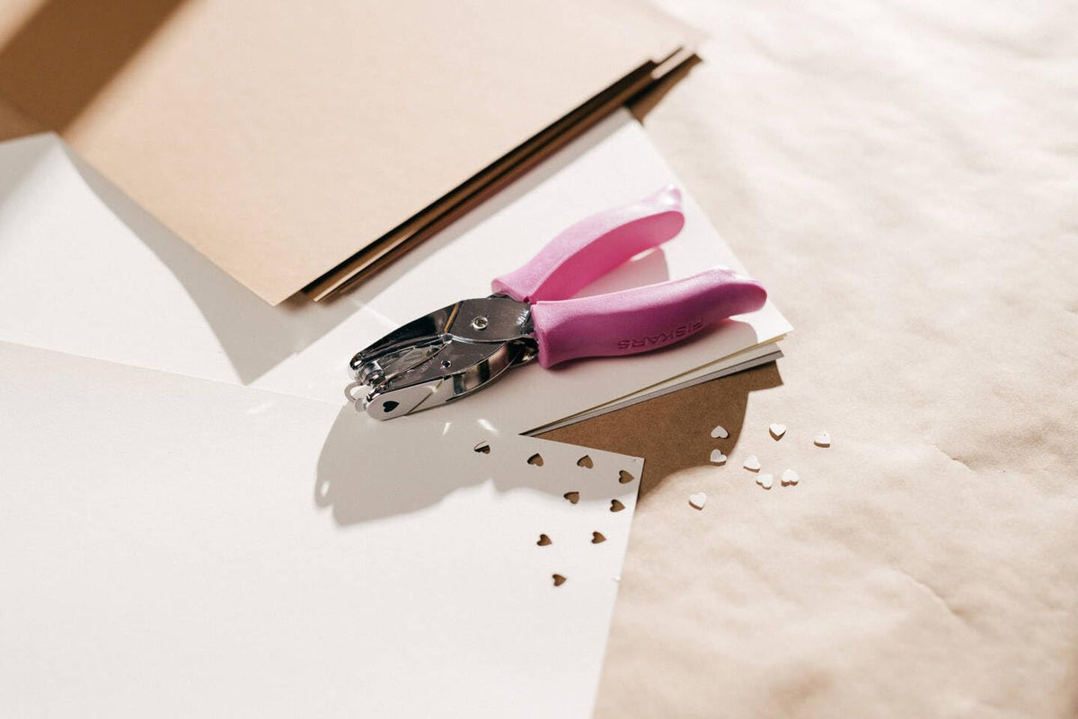 Fiskars - Perforadora de mano con forma de corazón (1/4"), Rosado, Corazón, 1
