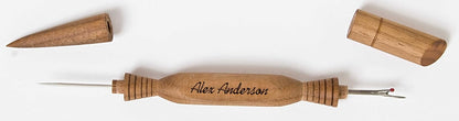 Alex Anderson 's 4 en 1 Herramienta de Costura Esencial: Incluye desgarrador de Costura, Stiletto, prensatelas y Turner (20109)