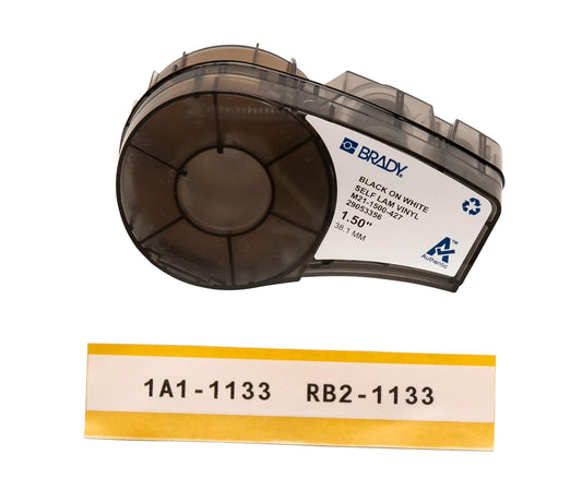 Brady Cinta de vinilo autolaminante para etiquetas (M21-1500-427), color negro sobre blanco, cinta translúcida, compatible con impresora BMP21-PLUS, 14 pies de largo, 1.5 pulgadas de ancho