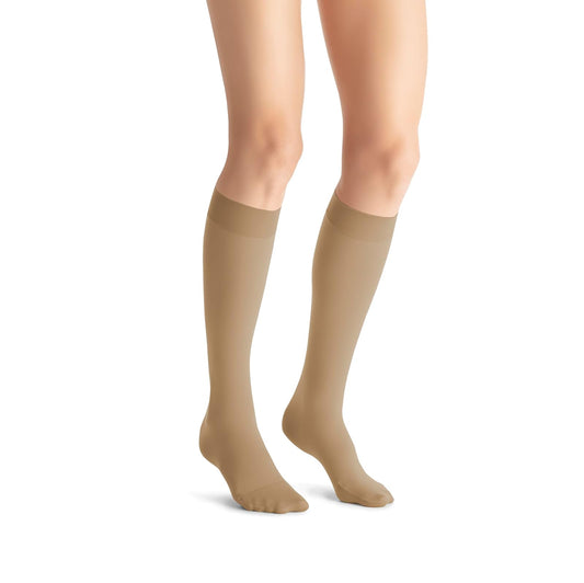 JOBST Opaque Medias de compresión, Baja 15-20mmHg, Rodilla, Talla M | Punta cerrada, Color Natural, Compresión de Grado Médico