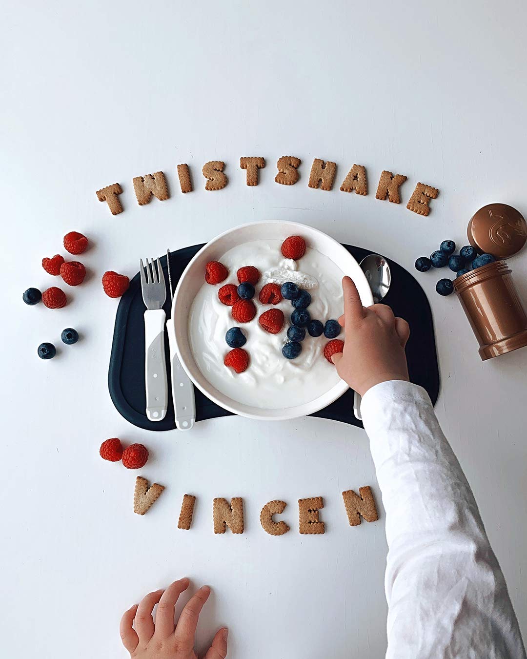 Twistshake Juego de Cubiertos de Aprendizaje | Tenedor, Cuchillo y Cuchara de Acero Inoxidable | Cubiertos Entrenadores para Niños a Partir de 12 Meses | Vajilla Infantil Soft Touch y Libre de BPA