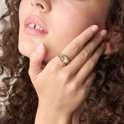Anillo Fossil JF04896710 Sutton de acero inoxidable en tono dorado para mujer, talla 9