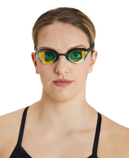 Arena Cobra Ultra Swipe Racing - anteojos de natación para Hombres y Mujeres, Lente Espejo, antivaho, protección UV, Cobre Amarillo/Negro