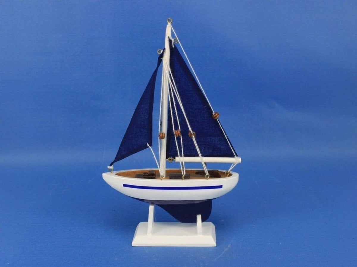 Hampton Nautical Adorno de árbol de Navidad azul con velas azules de 9 pulgadas, modelo barco, decoración náutica para árbol de Navidad