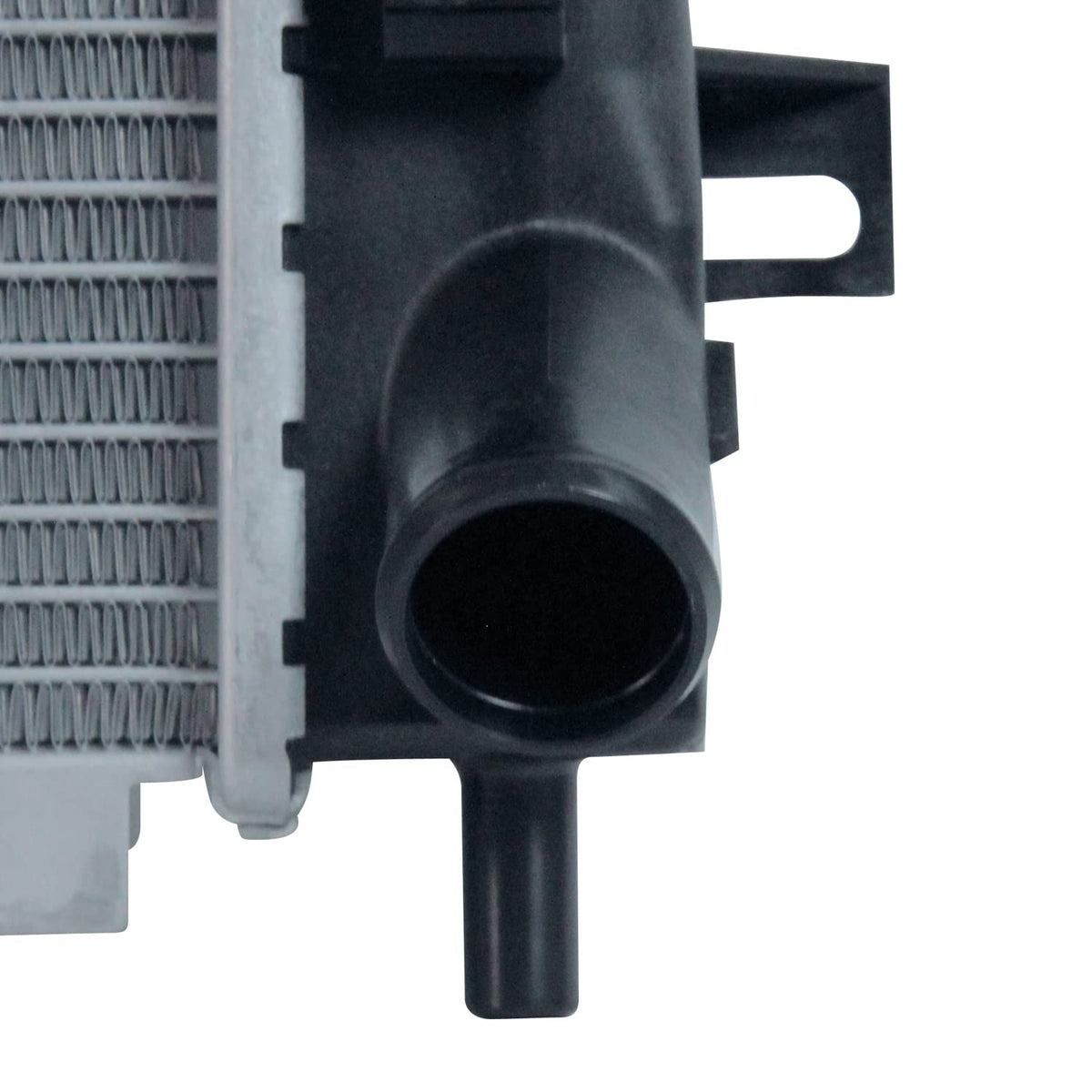 Radiador TYC 2157 Compatible con Ford Crown Victoria 1998-2002 | Sustituye a F8VZ 8005 BA 670 9394 431393 CU2157 8012157 221-9029 FO3010106. Reemplazo de grado OE.