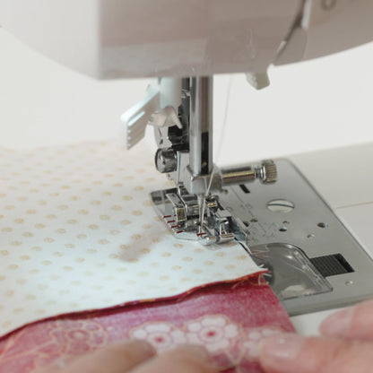 SINGER Prensatelas de 1/4" | Costuras precisas de 0.25 pulgadas, marcas de precisión rojas, ideal para patchwork, manualidades, proyectos de acolchado