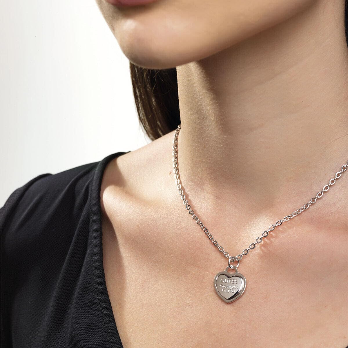 Collar para Mujer Guess FOLLOW MY CHARM Color Plata UBN28011