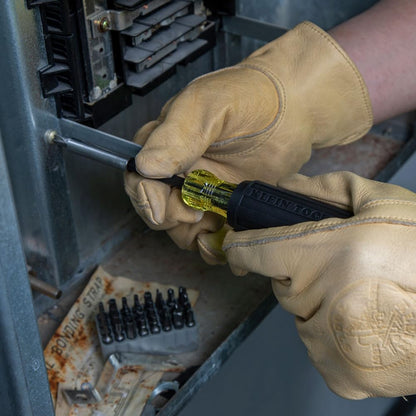 Klein Tools 32510 Desarmador de punta magnética con 32 puntas inviolables de diferentes tamaños en un cómodo soporte.