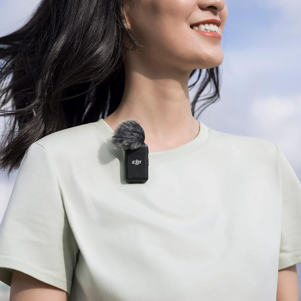 dji Micrófono (2 TX + 1 RX + Funda de Carga), micrófono inalámbrico Lavalier, Rango de 250 m, batería de 15 Horas, cancelación de Ruido, para PC, iPhone, Android, entrevista de grabación, Vlogs