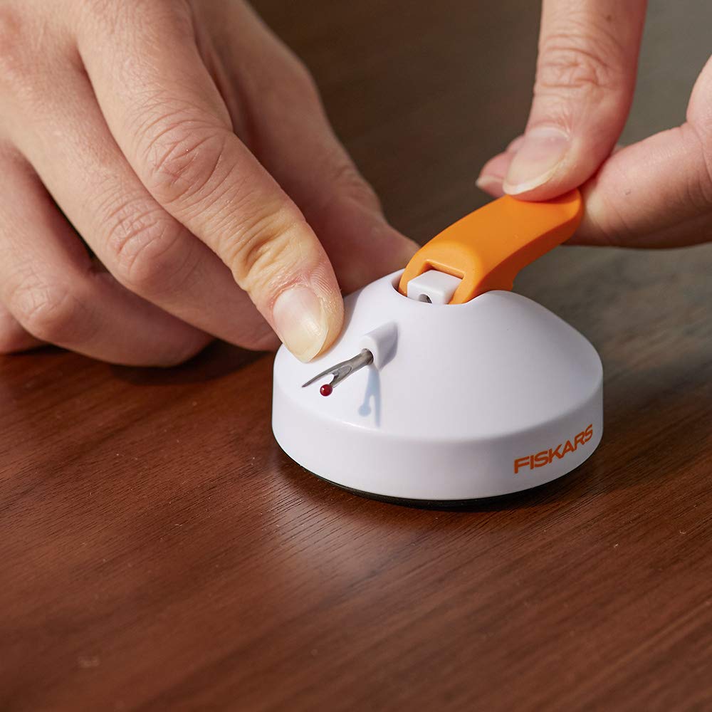 Fiskars - Rascador de costura de mesa, color blanco, 7.25 x 3.75 x 1.38 pulgadas