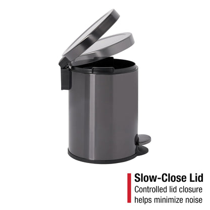 Rubbermaid – Cesto Redondo con Pedal para Baño, Recámara y Oficina en Casa, Bote de Acero Inoxidable Resistente a Huellas con Liner Interno Removible, Capacidad de hasta 6 L, Gris Carbón 2179250
