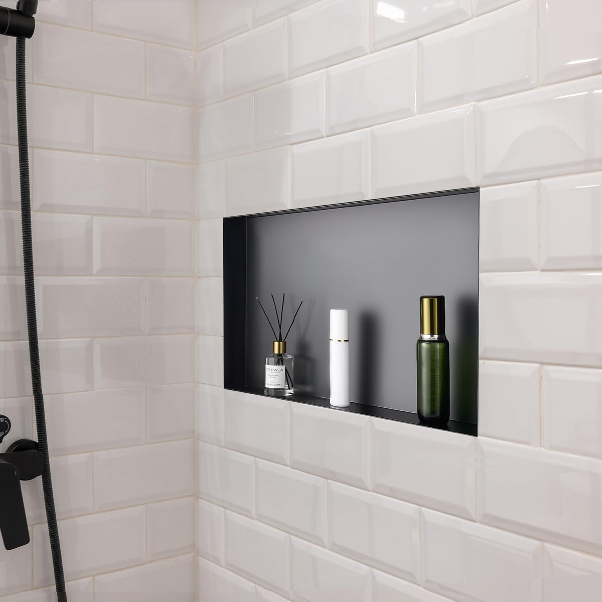 VEVOR Nicho de Ducha Empotrado 33x63,5x10,2 cm Estante Divisor de Pared de Acero Inoxidable Organizador de Jabón y Champú sin Marco Sellado Impermeable Duradero Fácil de Instalar para Baño, Negro