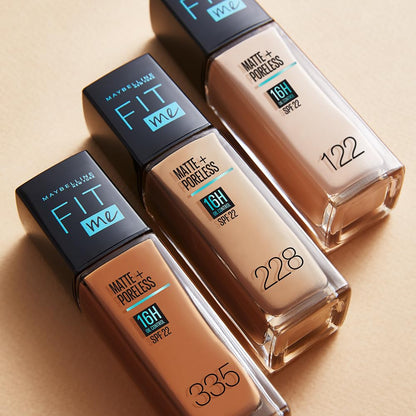Maybelline Base de Maquillaje Líquida Fit Me Matte & Poreless, 228 Soft Tan, 30 ml, matifica y controla brillo por 16h, minimiza la apariencia de poros, arrugas y líneas de expresión