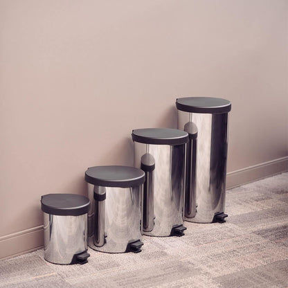 TRAMONTINA - Basurero con Pedal 30 L, de Acero Inoxidable, Tapa de Plástico, Higiénico, Práctico y Duradero, con Asa para el Transporte, Ideal para Bolsas de Basura de 40 L hasta 60 L