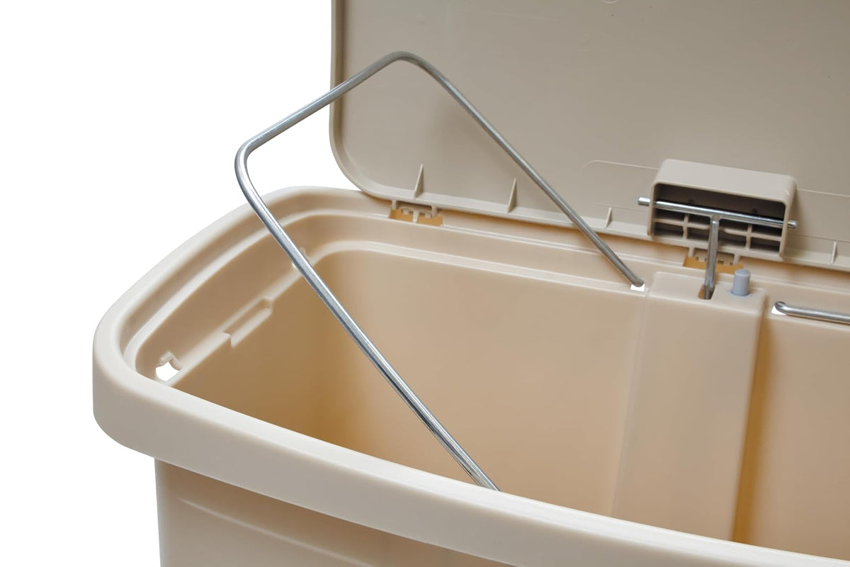 Rubbermaid Commercial Products Streamline® – Contenedor Delgado para Espacios Reducidos, Bote con Pedal Frontal, Cierre Silencioso y Bisagra que No Daña la Pared, Capacidad de 15 L, Beige 1883455