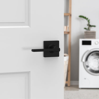 Kwikset Casey - Manija de puerta de paso interior (4 unidades, palanca para puertas de clóset y pasillo, palanca reversible sin bloqueo, color negro mate, con protección Microban