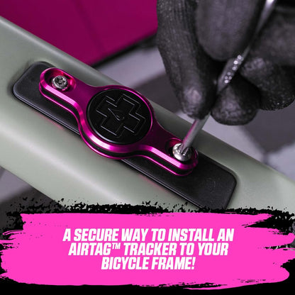 Muc-Off - Soporte Seguro para Bicicleta AirTag para Bicicleta, Color Negro, Soporte para Etiquetas de Aire para Bicicleta con Tornillos de Seguridad, protección antirrobo, Soporte para Bicicleta