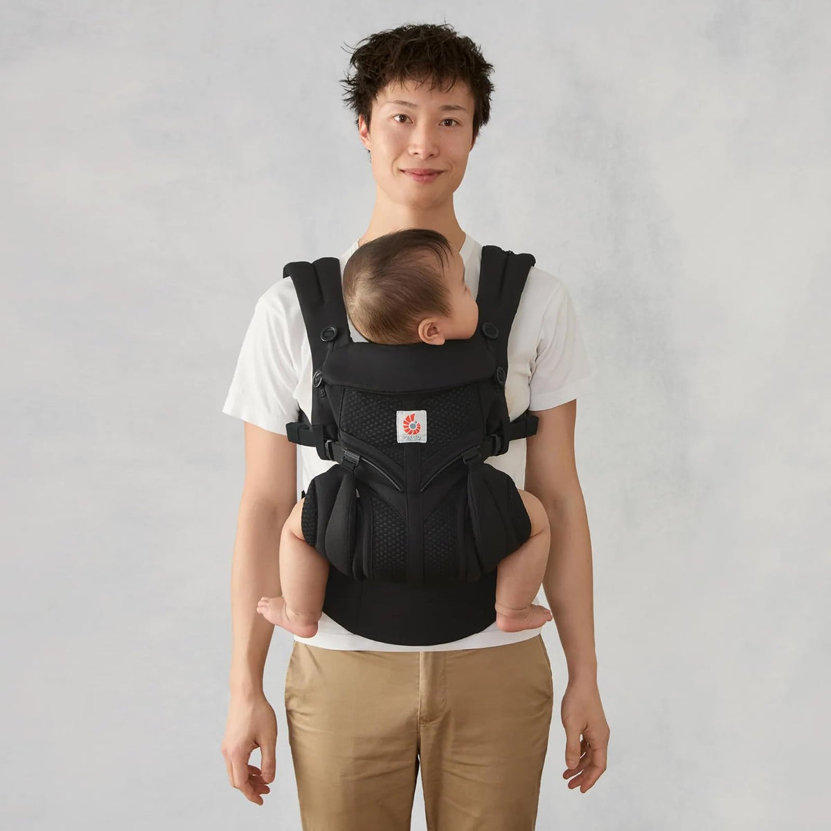 Ergobaby Omni Classic Baby Carrier Portabebés para bebé Recién nacido para niños pequeños con soporte lumbar (7-45 libras) Red, Onyx Negro