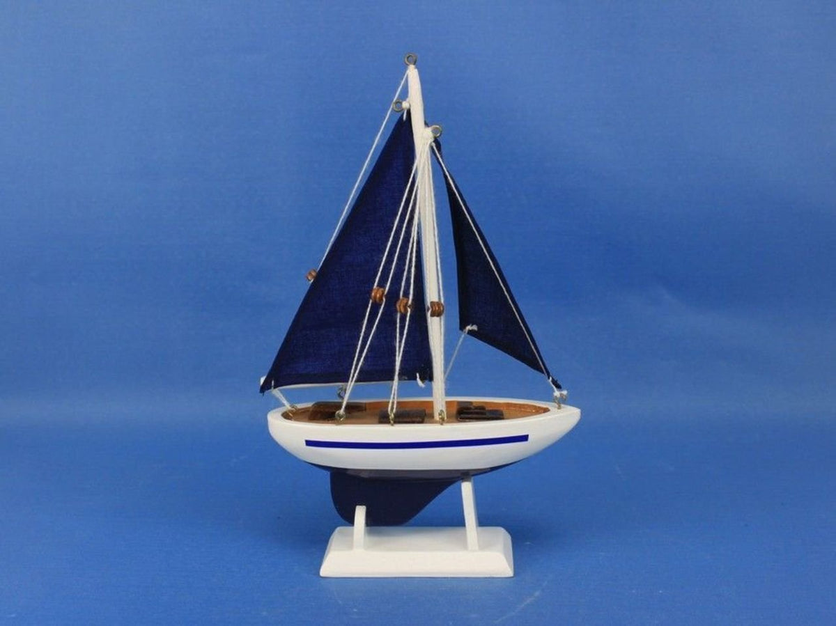 Hampton Nautical Adorno de árbol de Navidad azul con velas azules de 9 pulgadas, modelo barco, decoración náutica para árbol de Navidad