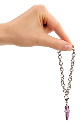 Bratz, Charmz Jade, Muñeca de Moda, con Icónico Look Metalizado, Incluye Charm para Pulsera con Forma de Labial
