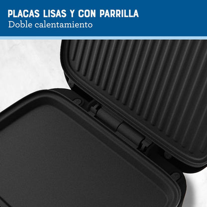 Oster® Sandwichera, Compacta con Platos Hondos, Incluye Botón de Apagado, Negro, CKSTSM400