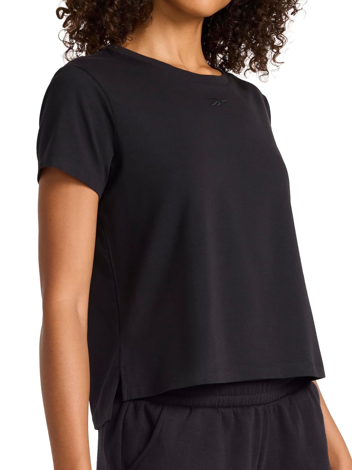 Reebok Playera con Bordado Cuello Redondo Mujer - M - Negro -