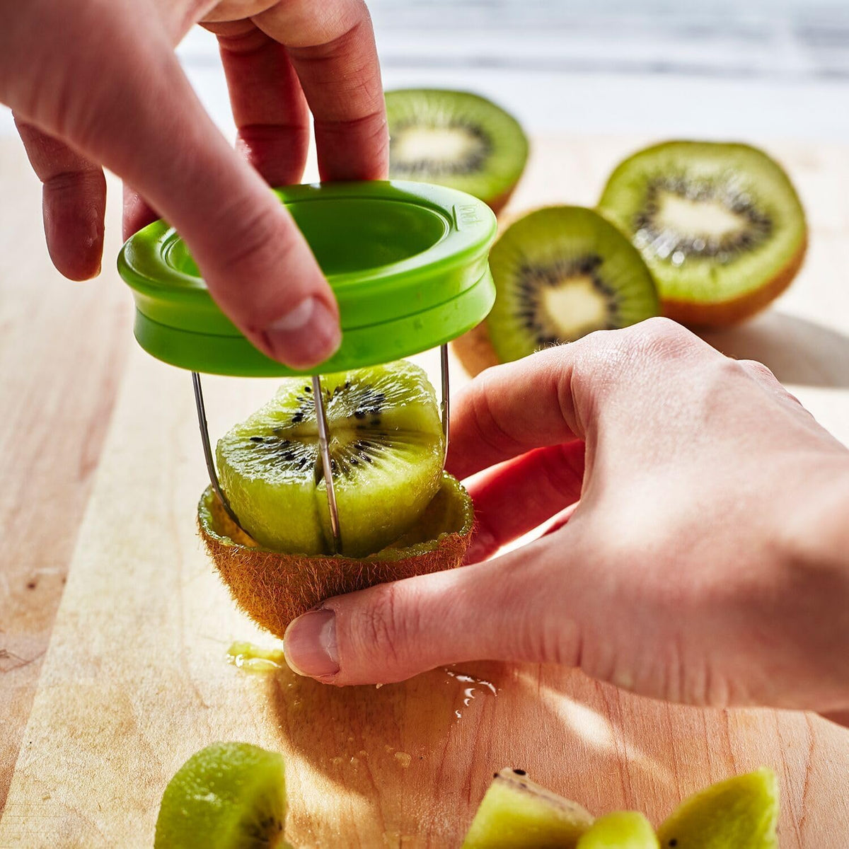 Tovolo - Herramienta para Cortar Kiwi 2 en 1