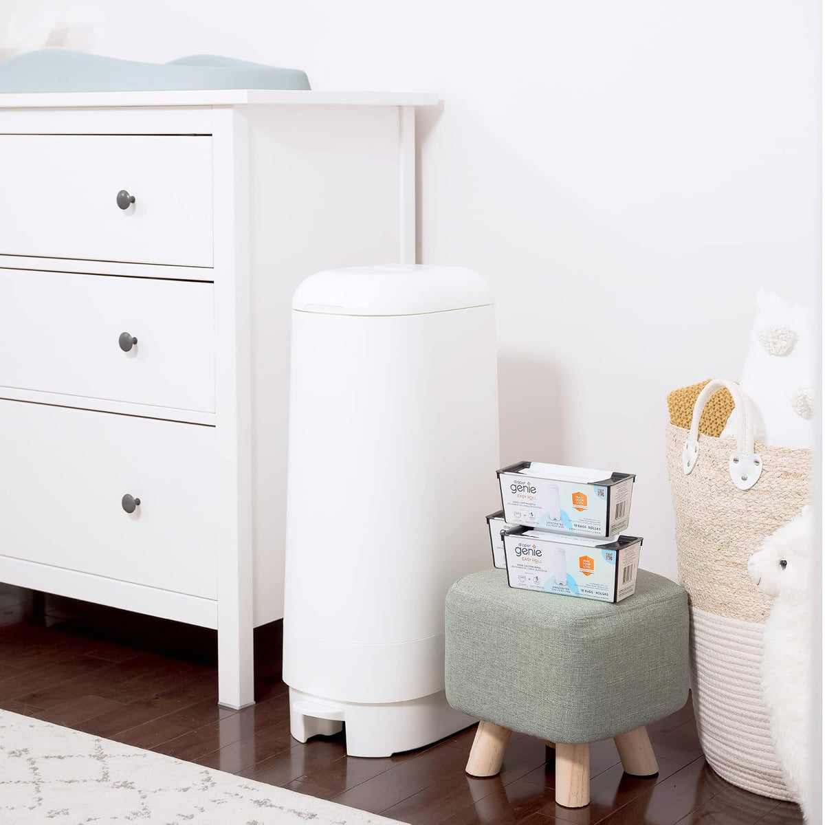 Bote para pañales Diaper Genie Signature | Incluye 1 recambio Easy Roll con 18 bolsas que pueden contener hasta 846 pañales tamaño recién nacido.