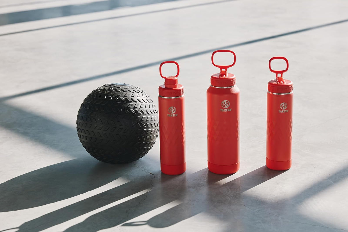 Takeya Sport - Botella de agua de acero inoxidable de triple aislamiento de 40 onzas, a prueba de fugas, resistente al sudor, sin BPA, mantiene las bebidas frías 36 horas, caliente 14 horas, color