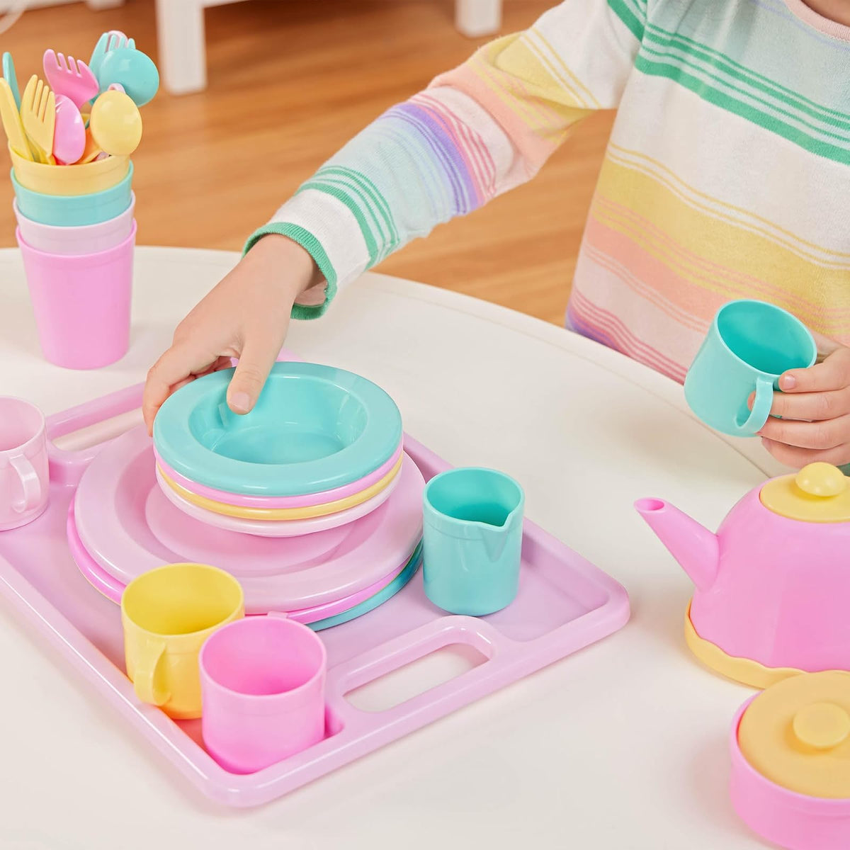 Battat Dishes Wishes, vajilla de Juguete con Tetera y Bandeja | Vajilla infantil Set de 34 piezas con tetera, azucarera, cremera, tazas, vasos, platos, cuencos y cubiertos, 3 años y +