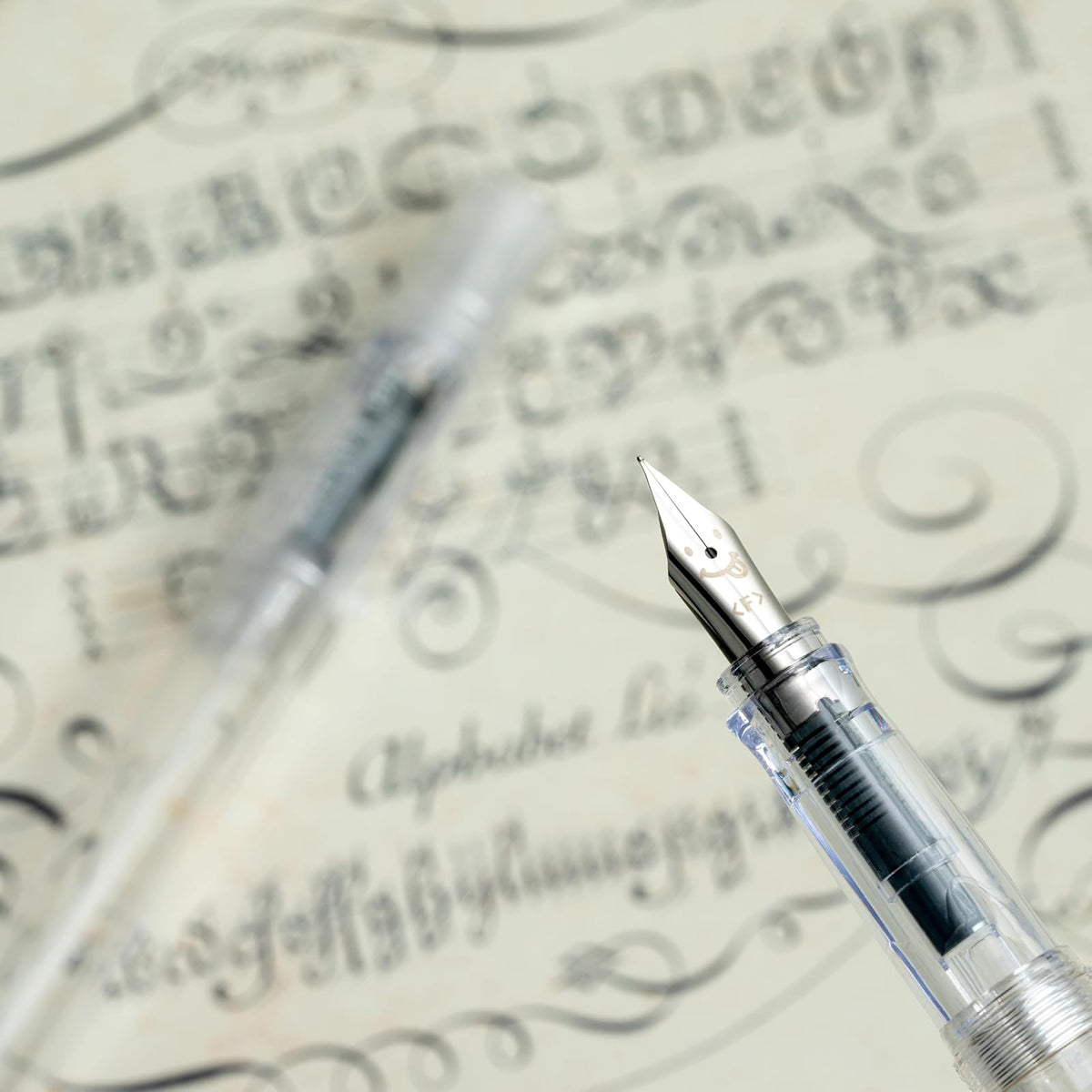 Pilot Pluma Fuente Kakuno, barril translúcido, punto mediano, estuche con una pieza.