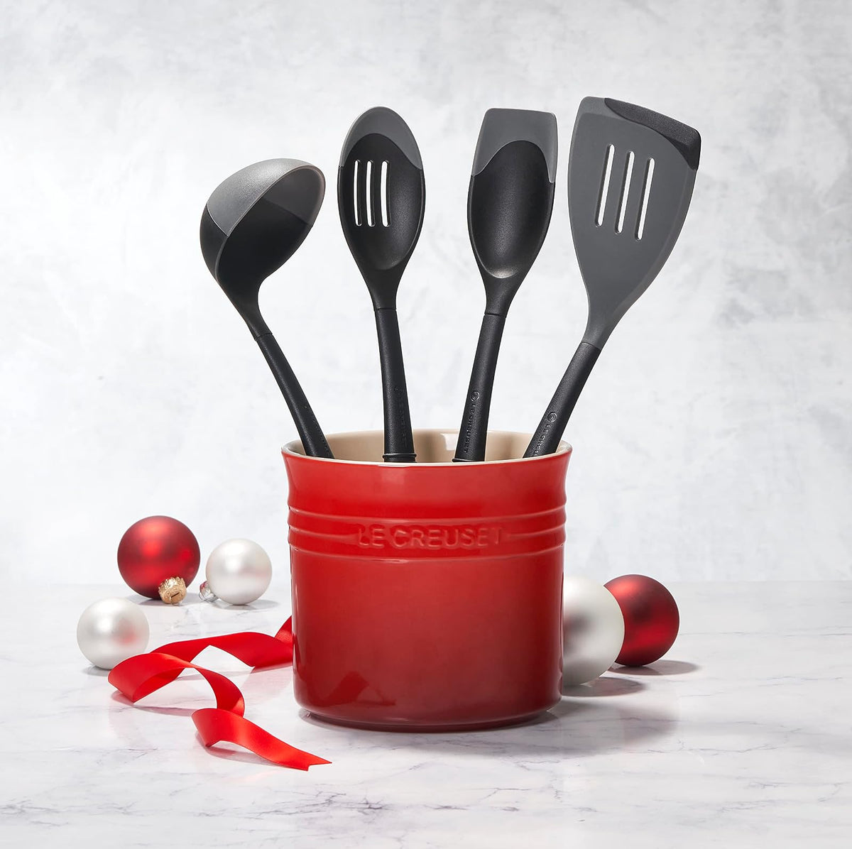 Le Creuset VE300-59 Revolution - Cucharón , color Marsella, cucharón bi-material, Cerise (Cherry Red), Cerise (Cherry Red), 1