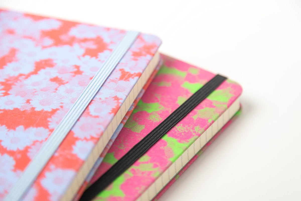 Moleskine - Cuaderno de edición personalizada, tapa dura, rayas, grande (5 x 8.2 pulgadas), lavanda suave/rojo, 240 páginas