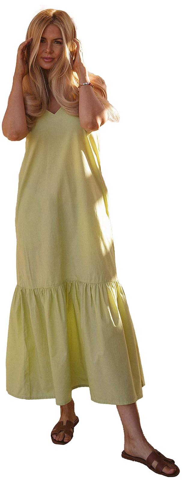 The Drop Vestido Maxi Para Mujer, Escalonado, con Tirantes y Cuello en V, Verde Pálido, por @amberfillerup