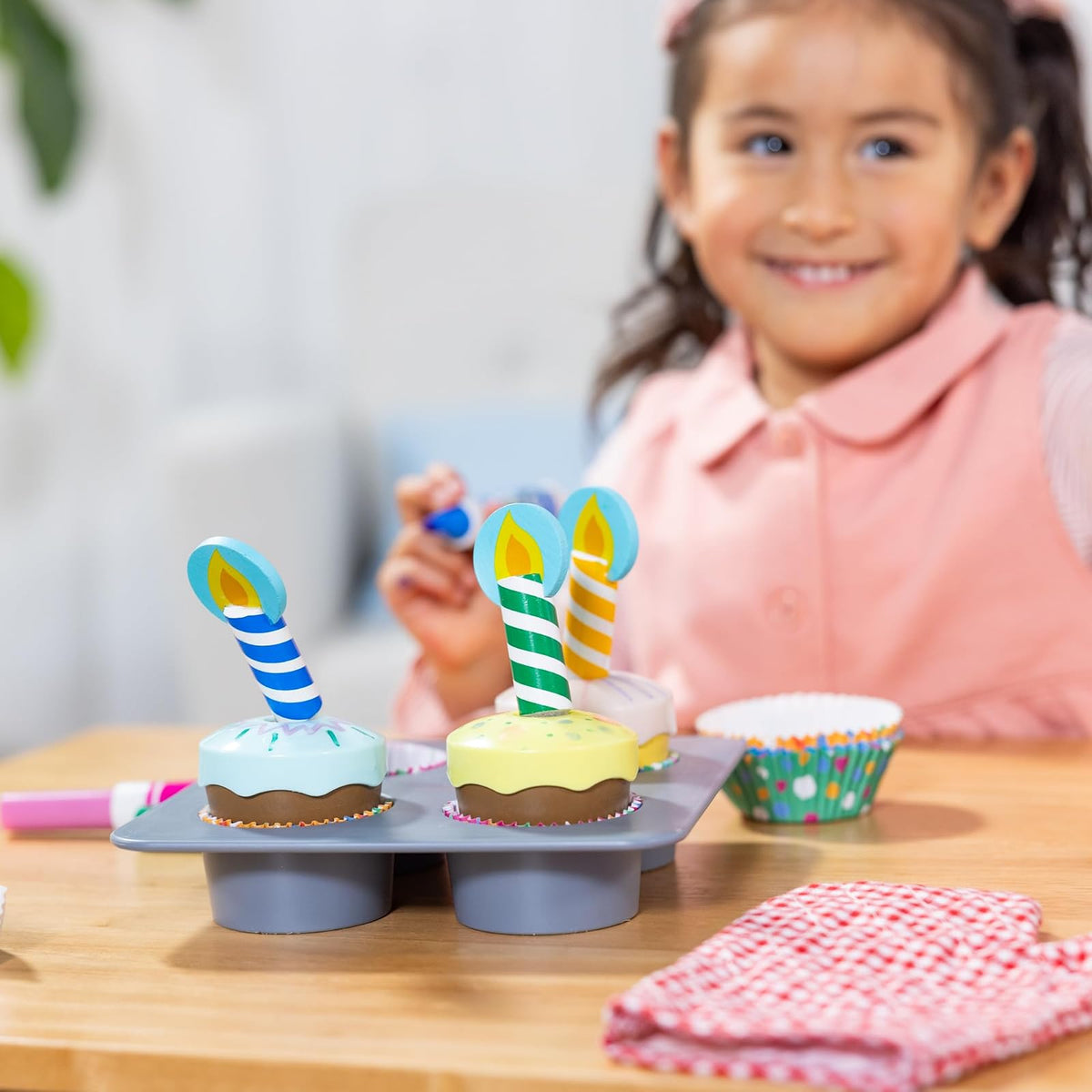 Melissa & Doug Juego De Pastelitos De Madera para Hornear Y Decorar