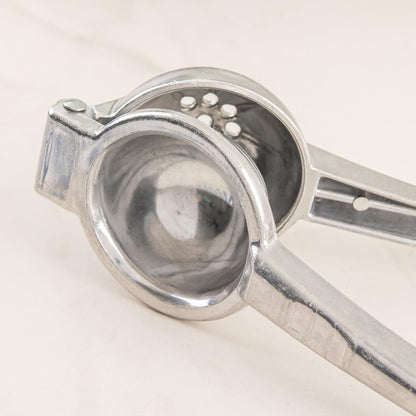 Ekco | Exprimidor de Limones Classic de Aluminio Grande | Manual, exprimidor de cítricos, remache reforzado, alta resistencia, fácil uso, larga duración, agarre cómodo